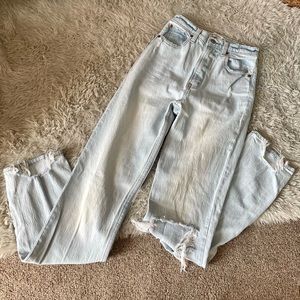 Abercrombie & Fitch 90’s Ultra high rise straight jean!